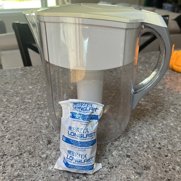 Brita Kitchen Brita Filtering Pot With New Filter Poshmark